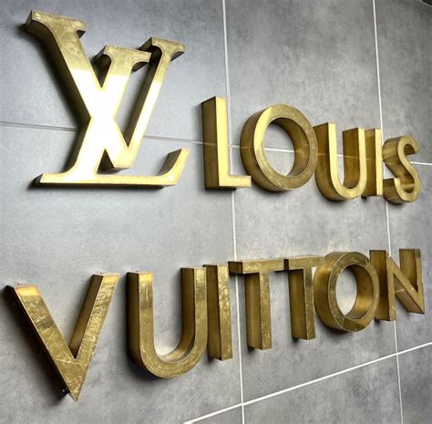 scritta louis vuitton|louis vuitton catalogo.